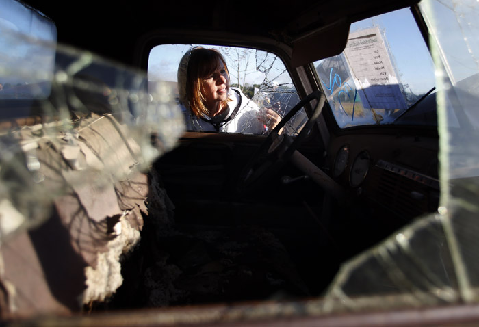 Potential buyers and car enthusiast Barb Hattig checks out the cab of a 1950's Chevrolet truck that is part of the vintage automobiles from the Lambrecht Collection before being put up for auction in Pierce, Nebraska, September 28, 2013. Over 500 classic cars and trucks from an inventory collected by Ray and Mildred Lambrecht will be sold over the weekend. REUTERS/Jim Urquhart (UNITED STATES)