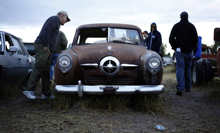 Potential buyers and car enthusiast check out a vintage 1950 Studebaker from the Lambrecht Collection before being put up for auction in Pierce, Nebraska, September 28, 2013. Over 500 classic cars and trucks from an inventory collected by Ray and Mildred Lambrecht will be sold over the weekend. REUTERS/Jim Urquhart (UNITED STATES)